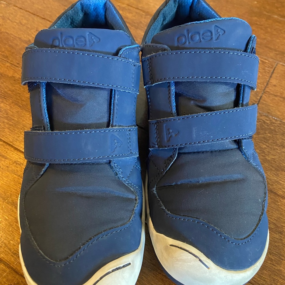 PLAE Lucien Navy boy shoes. Size 4.5.